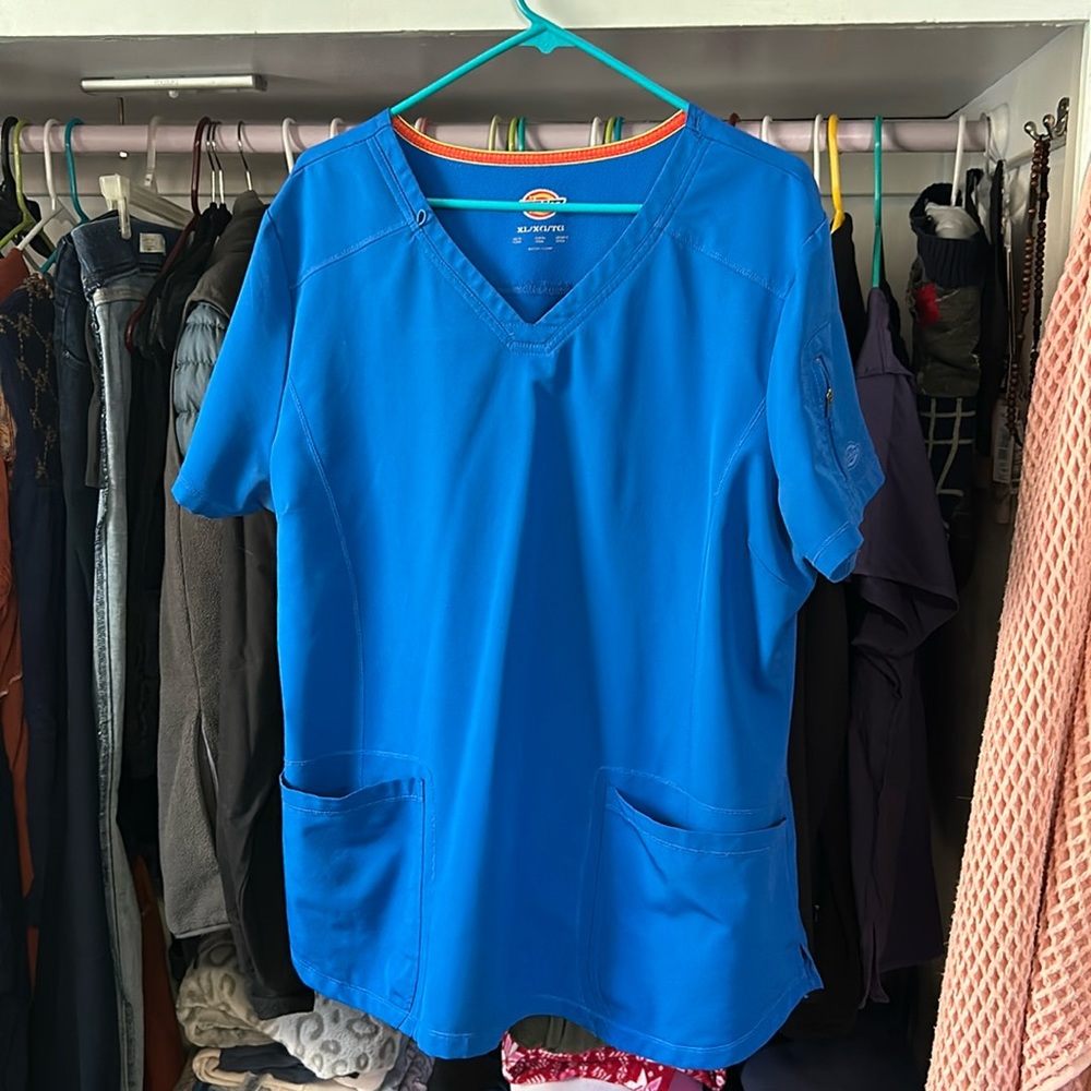 Dickies royal blue x-large scrub top. Used in good condition.